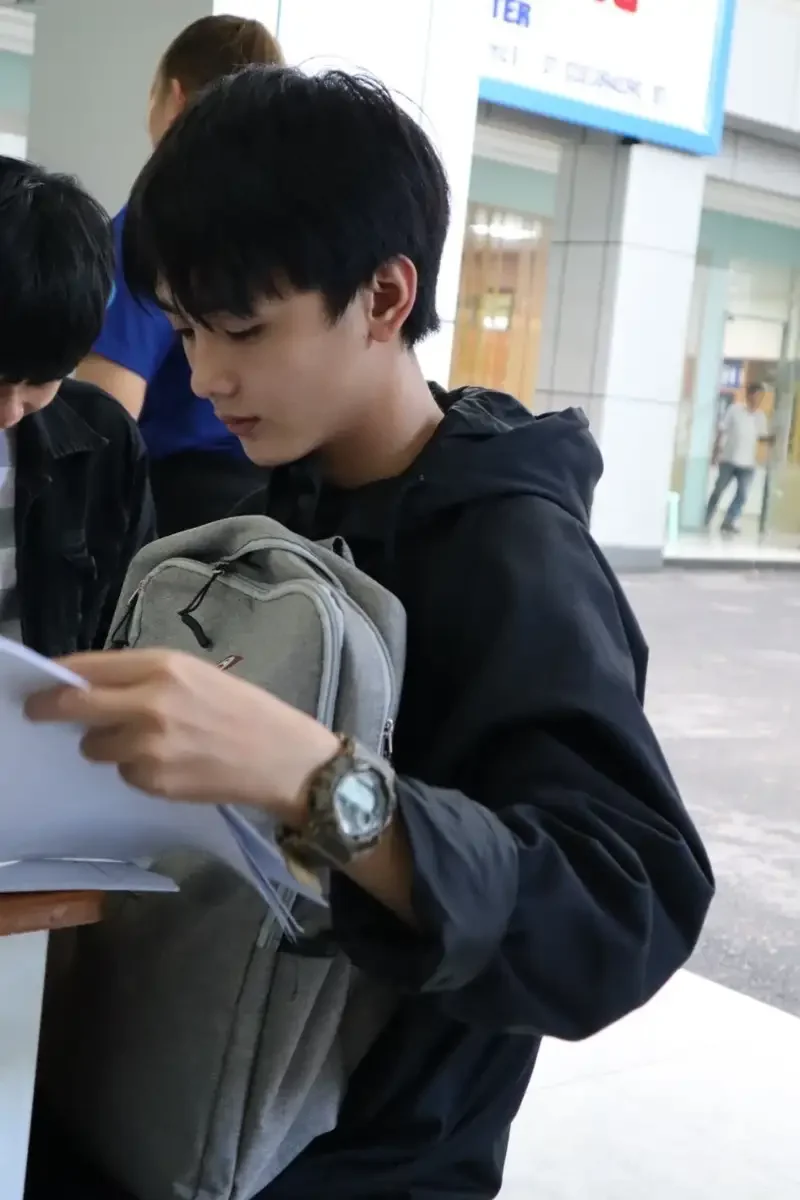 Ảnh trai đẹp 2k12 với kiểu tóc thời thượng