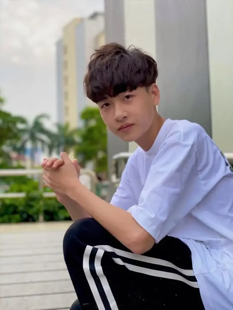 Ảnh con trai đẹp 2k12 với nụ cười tỏa sáng