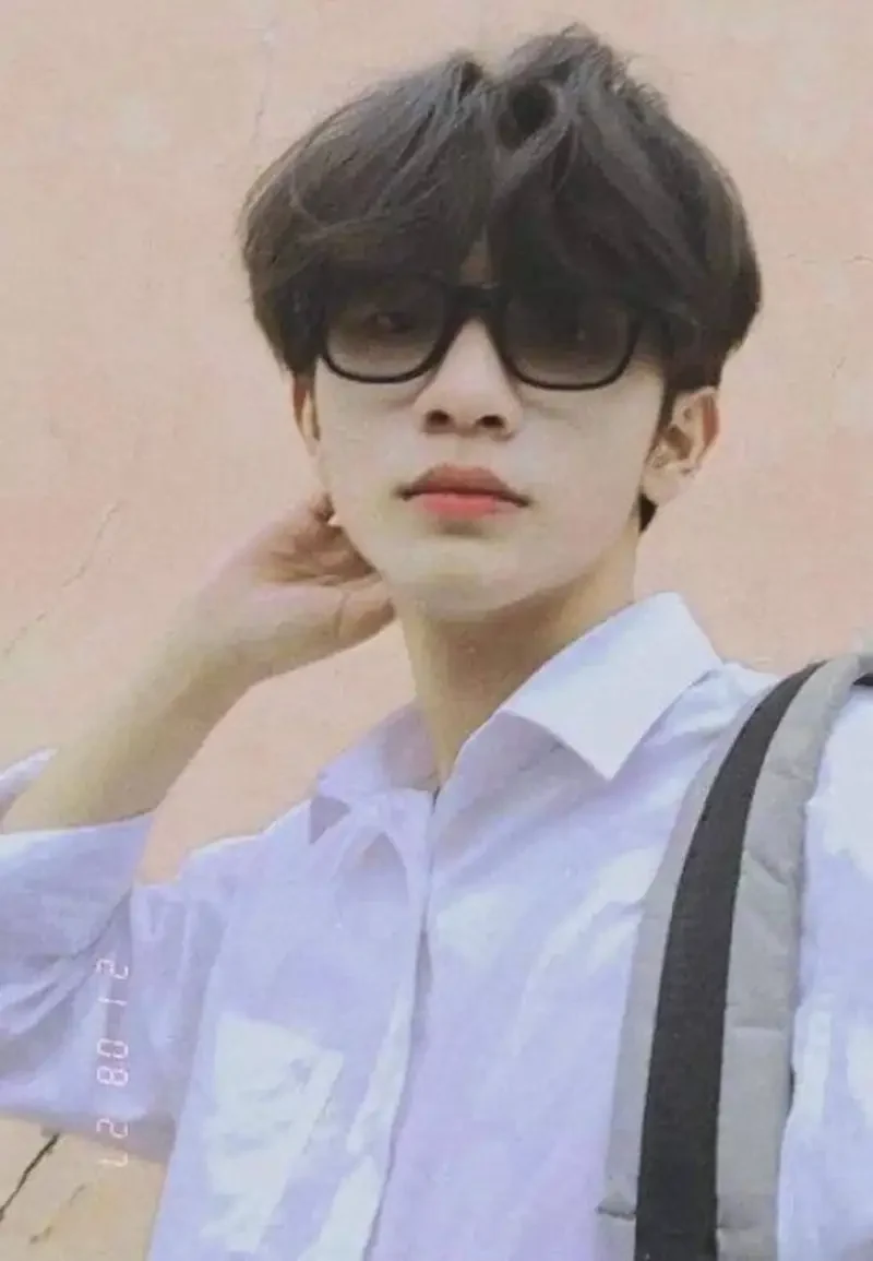 Ảnh trai đẹp 2k1 với gương mặt thư sinh