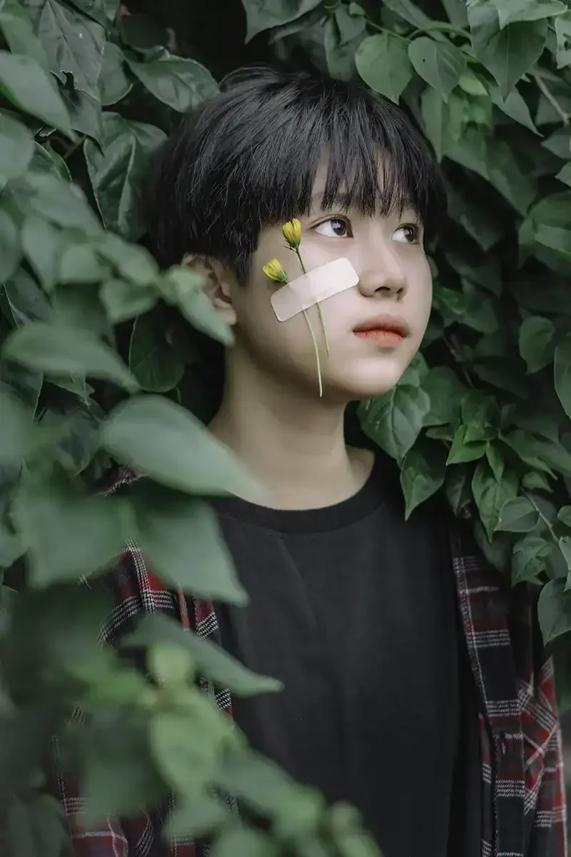 Ảnh trai đẹp 2k2 với kiểu tóc gọn gàng