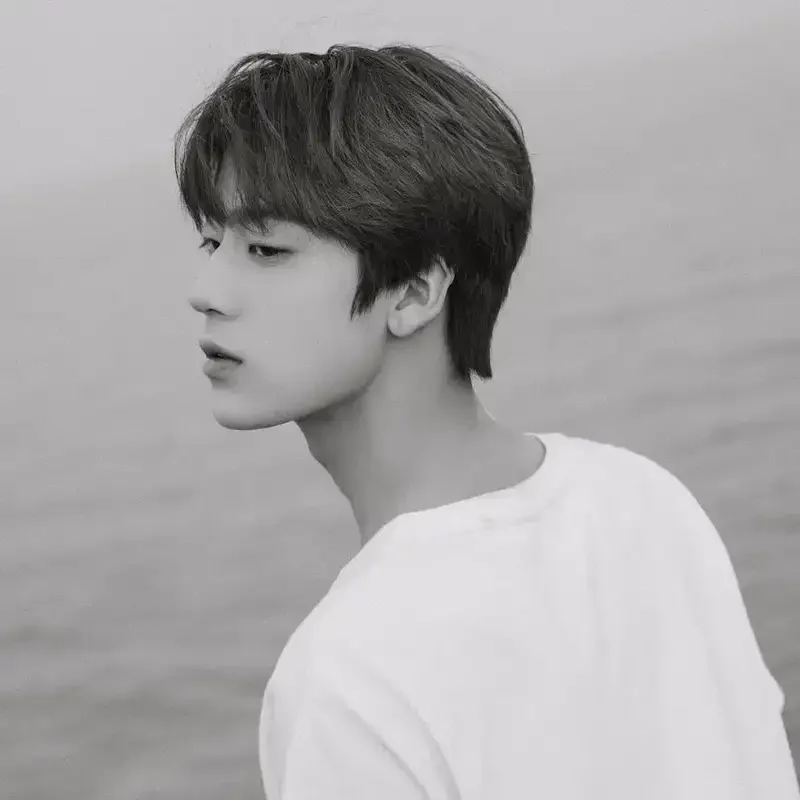 Ảnh trai đẹp 2k5 tạo dáng chụp selfie