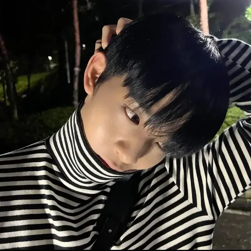 Ảnh trai đẹp 2k2 tạo dáng