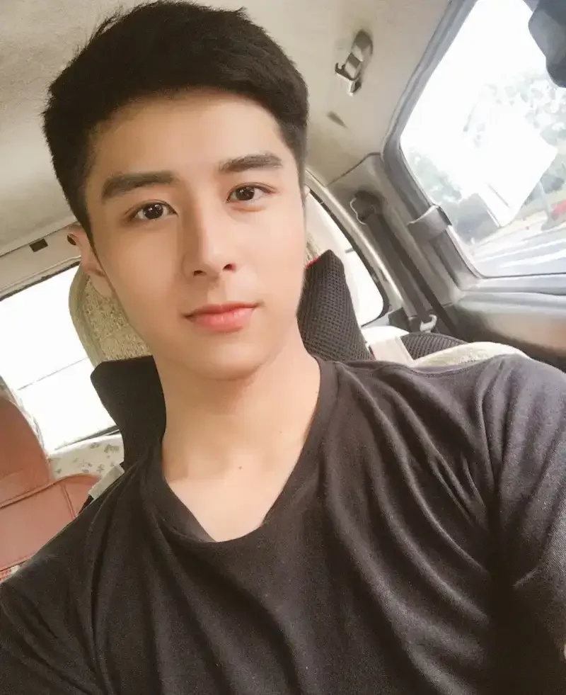 Ảnh trai đẹp 2k6 chụp ảnh