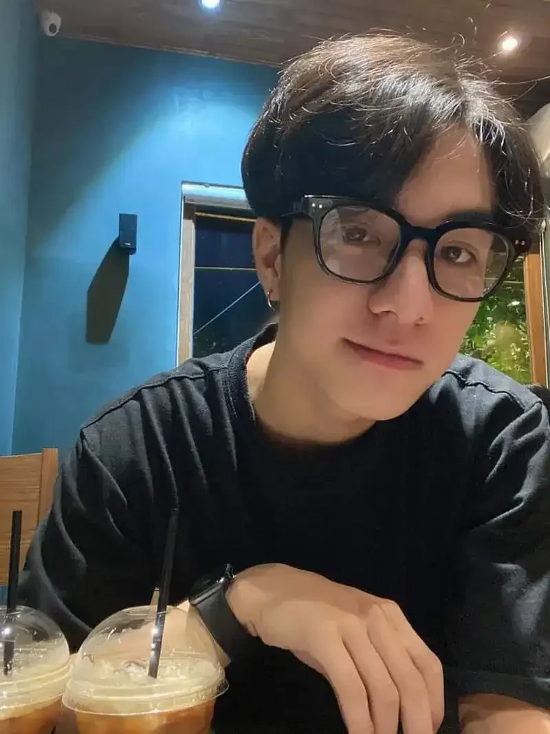 Ảnh trai đẹp 2k2 tạo dáng đầy tự nhiên