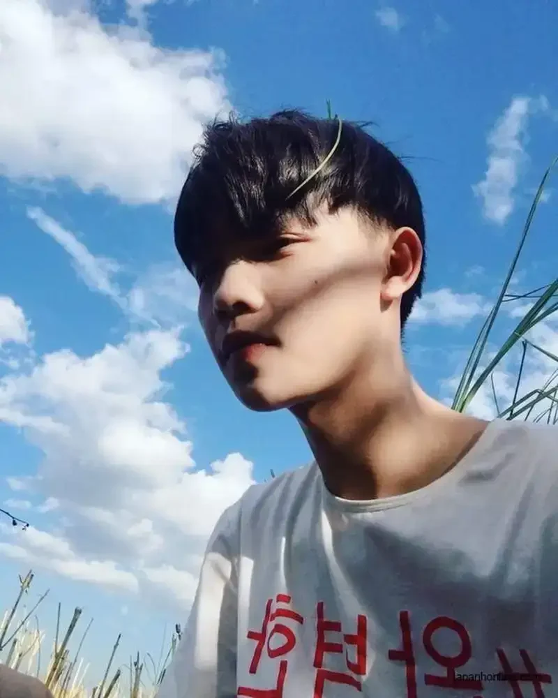 Ảnh trai đẹp 2k5 che mặt