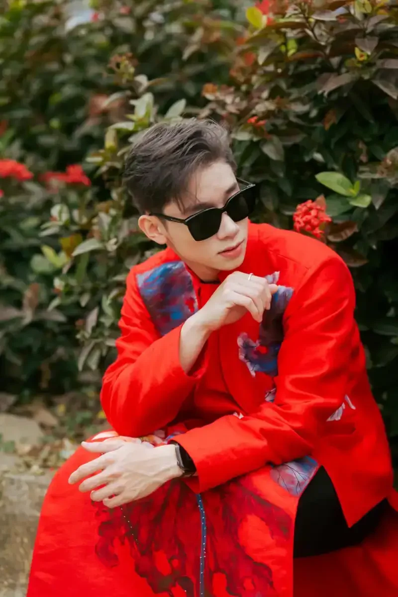 Ảnh trai đẹp 2k5 trong không gian ánh sáng đẹp