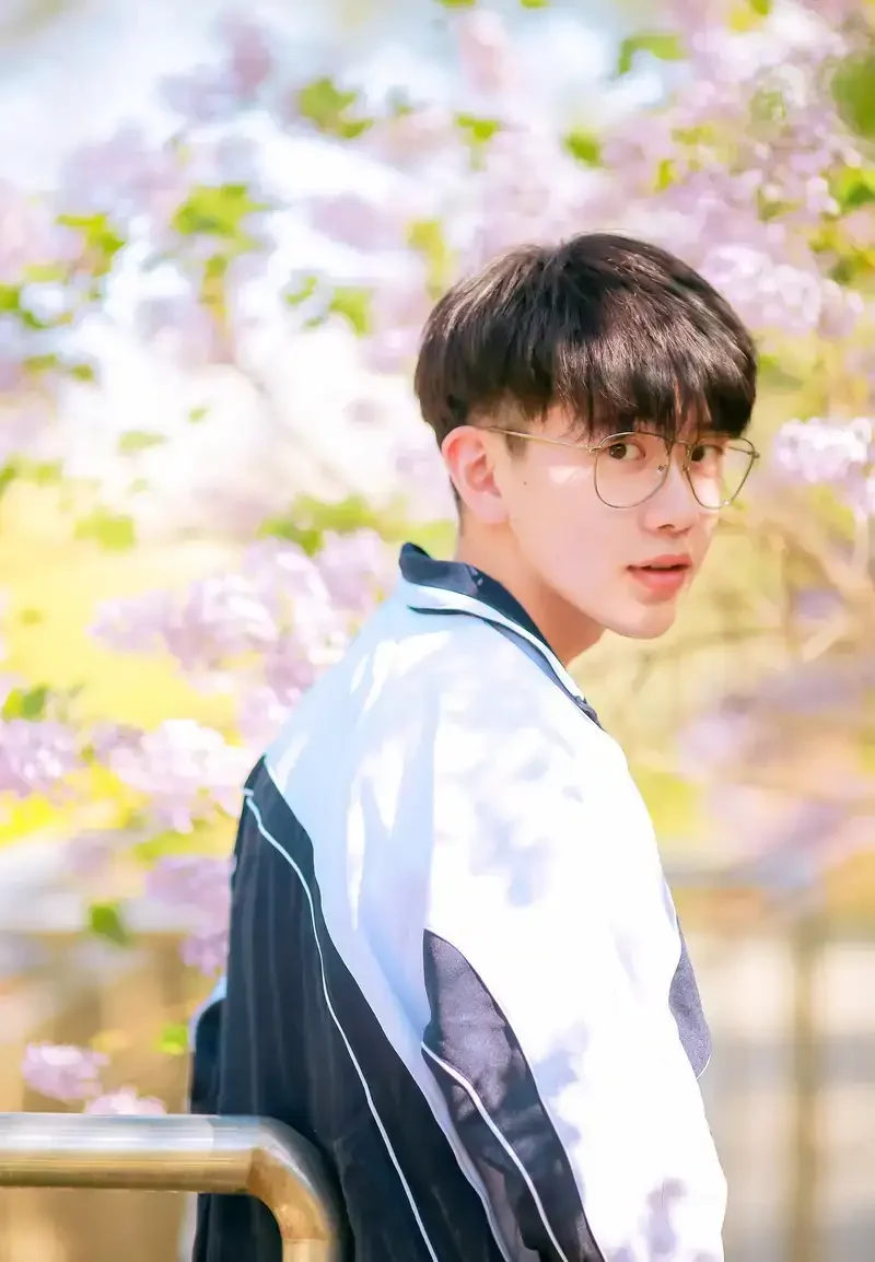 Ảnh trai đẹp 2k6 tạo dáng nổi bật