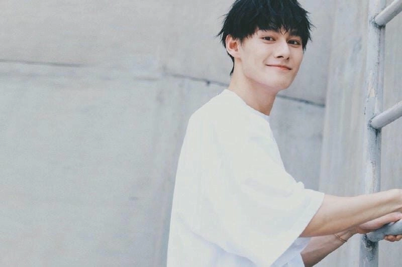 Ảnh trai đẹp 2k7 Việt Nam đang chơi thể thao