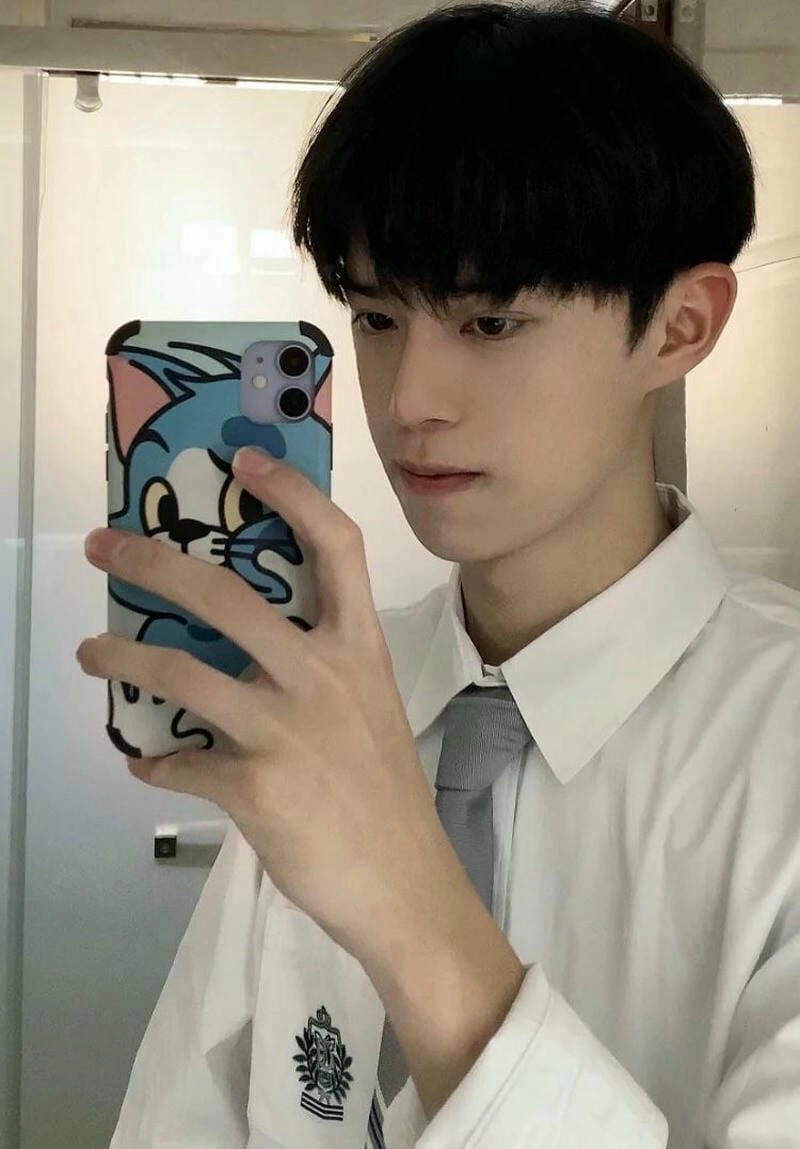 Hình ảnh trai đẹp 2k7 trong khung cảnh học đường