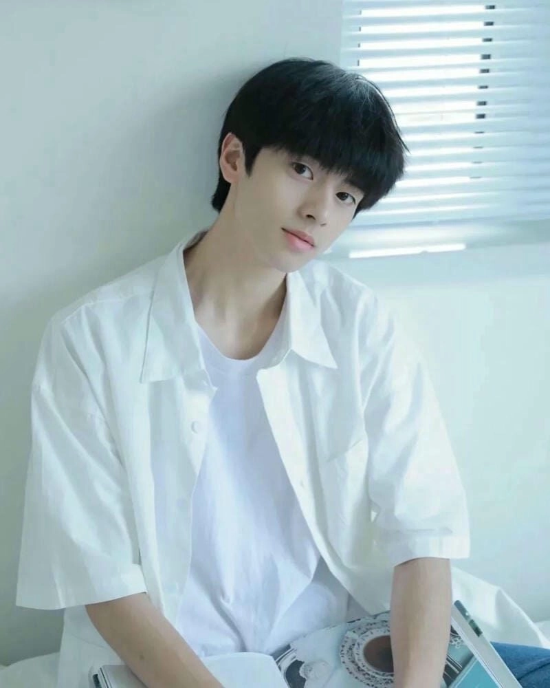 Ảnh trai đẹp 2k7 học sinh mặc đồng phục