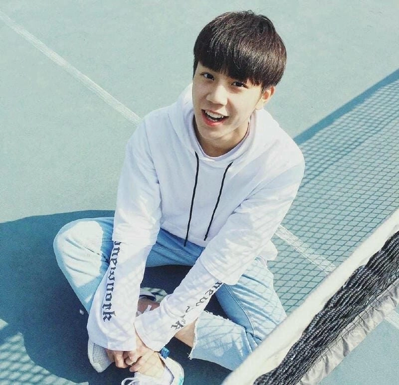 Ảnh trai đẹp 2k7 chụp trước gương