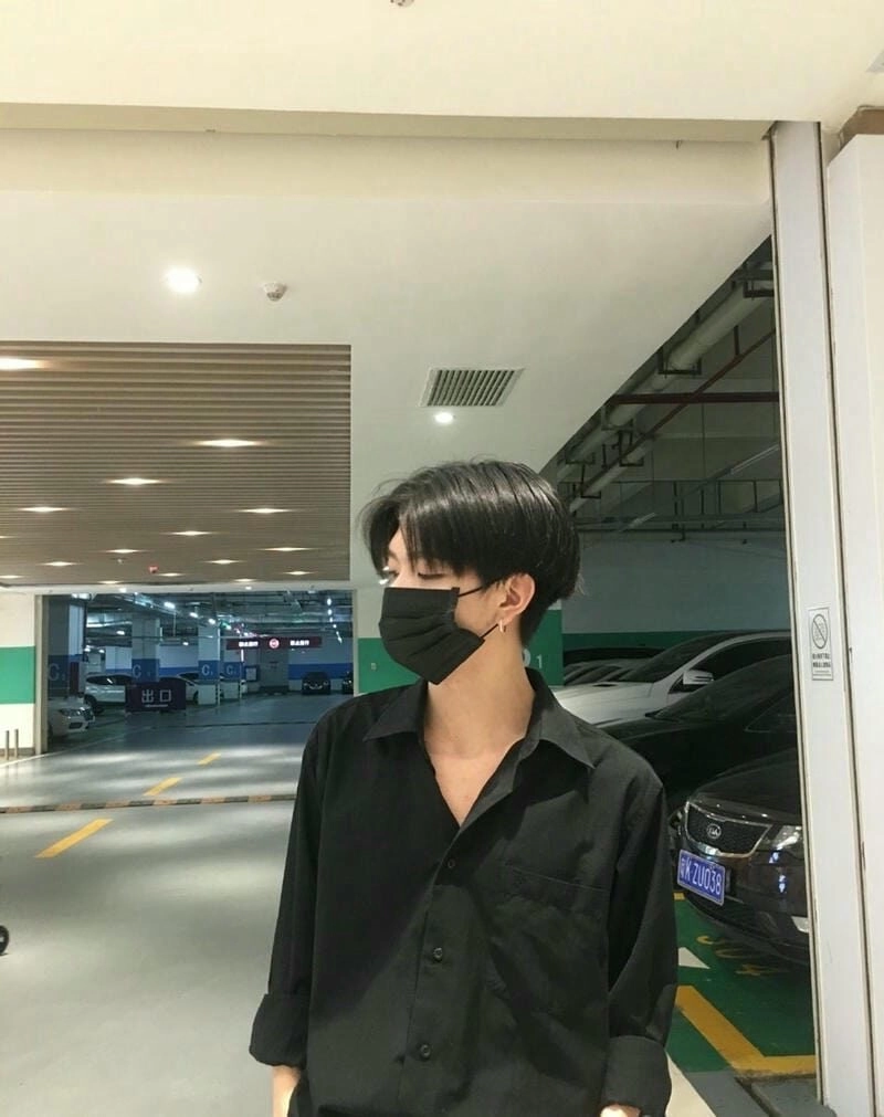 Ảnh trai đẹp 2k7 đứng ngoài trời