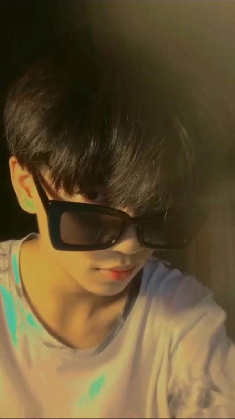 Ảnh trai đẹp 2k7 che mặt phong cách năng động