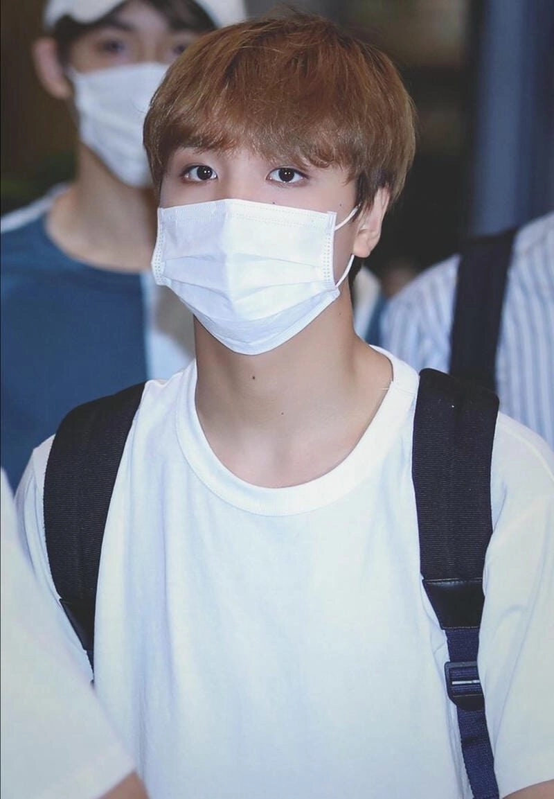 Ảnh trai đẹp 2k7 che mặt tạo dáng