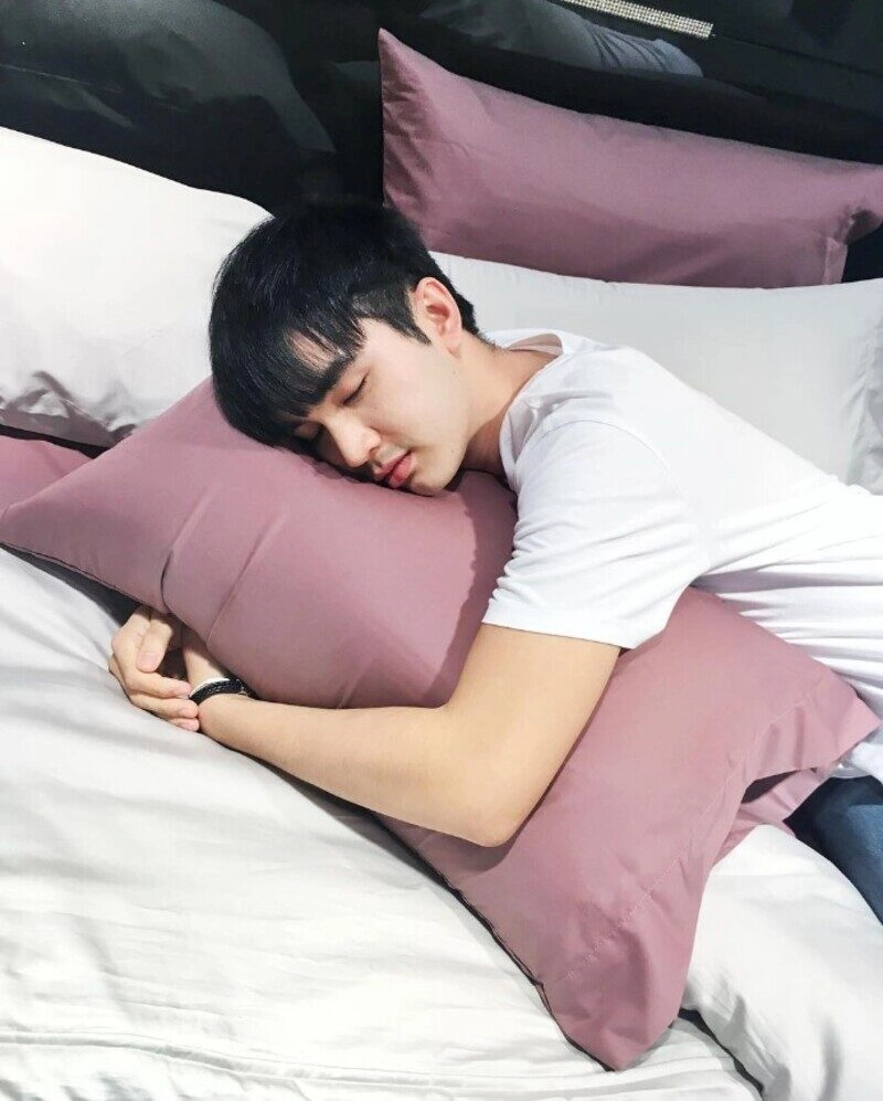 Top 15 ảnh đi ngủ nam đẹp, càng nhìn càng hút