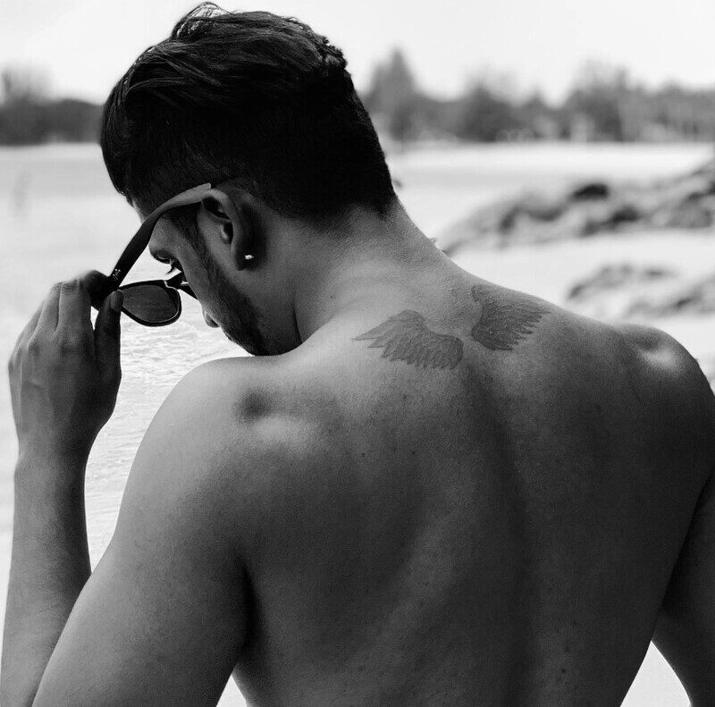 hình ảnh nam chụp sau lưng chất