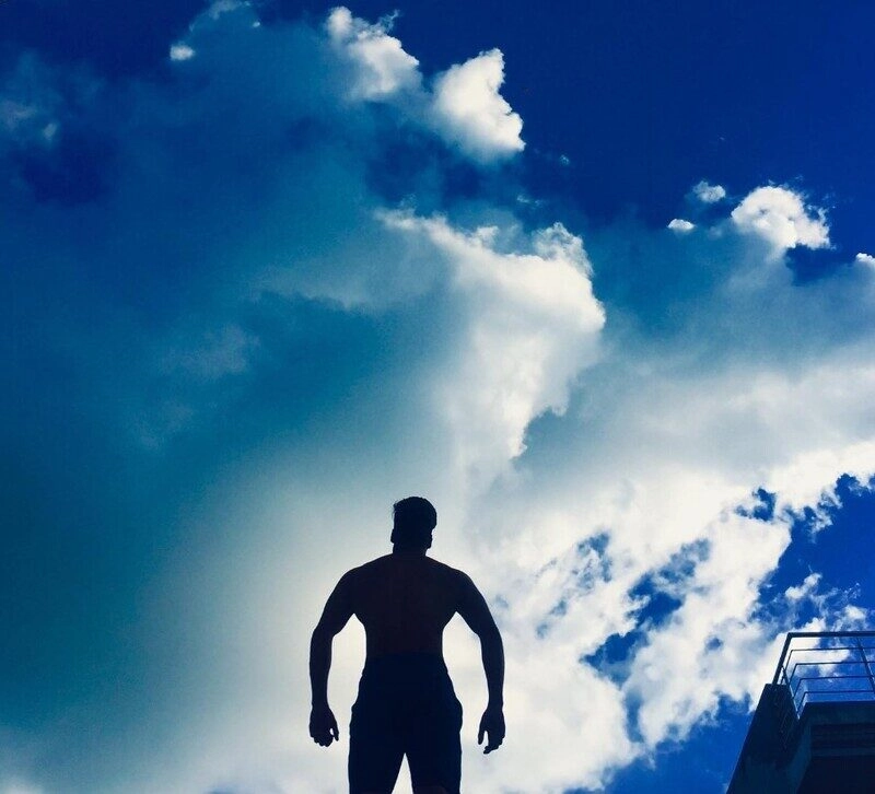 hình ảnh nam chụp sau lưng ngầu