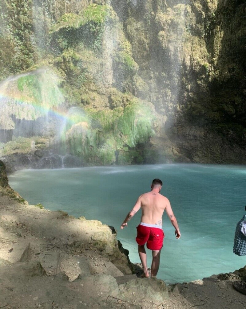 hình ảnh nam chụp sau lưng