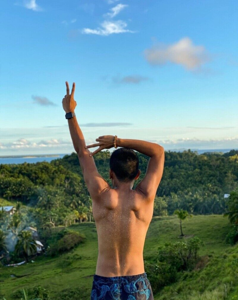 hình ảnh nam sau lưng