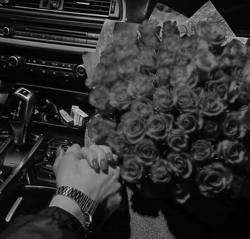 hình ảnh nắm tay đen trắng, ảnh nắm tay đẹp