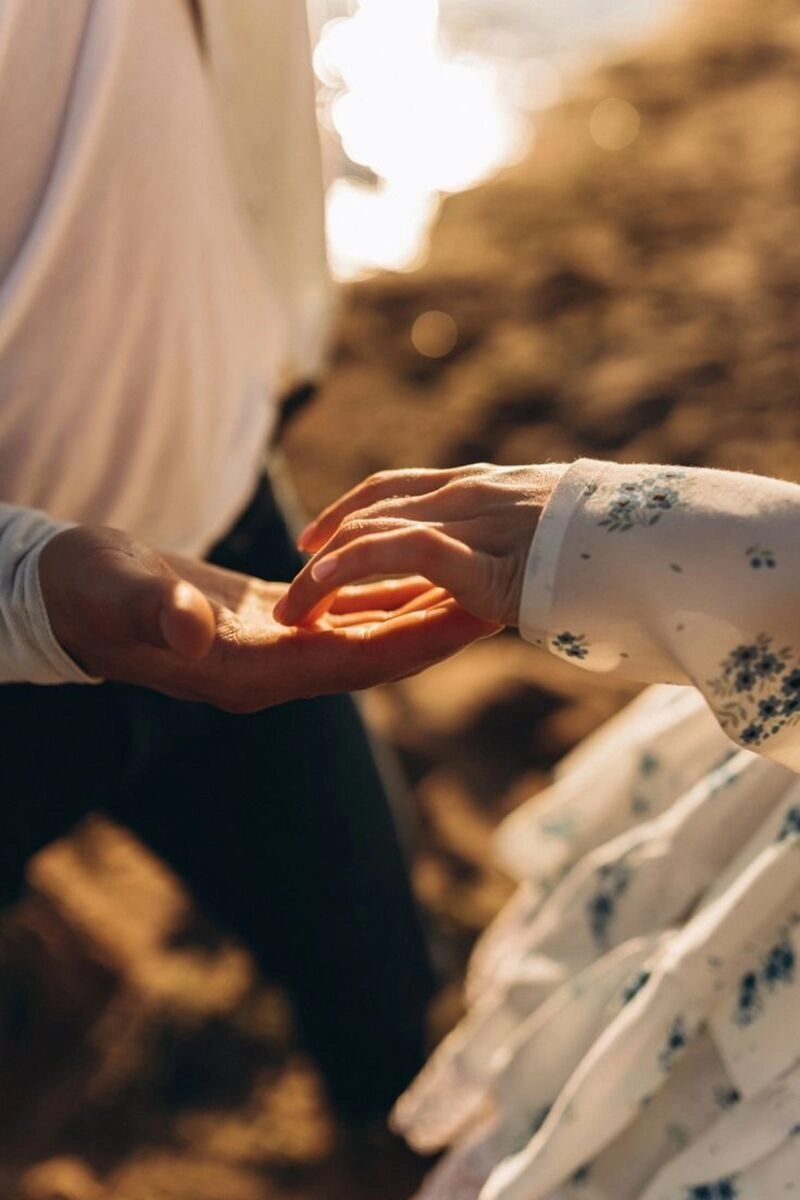 hình ảnh nắm tay nhau,tải ảnh nắm tay đẹp