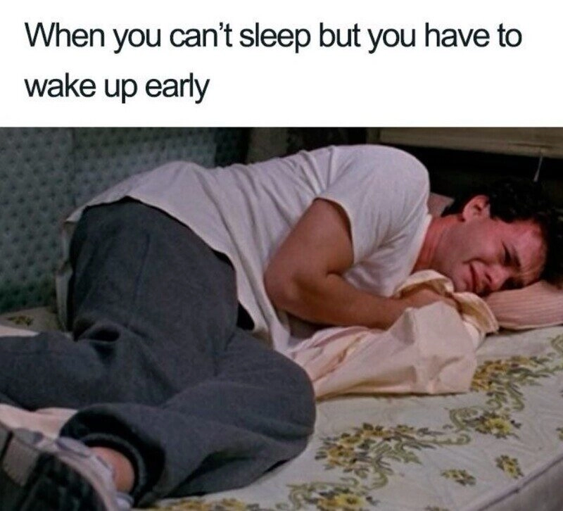 meme nằm ngủ hài hước