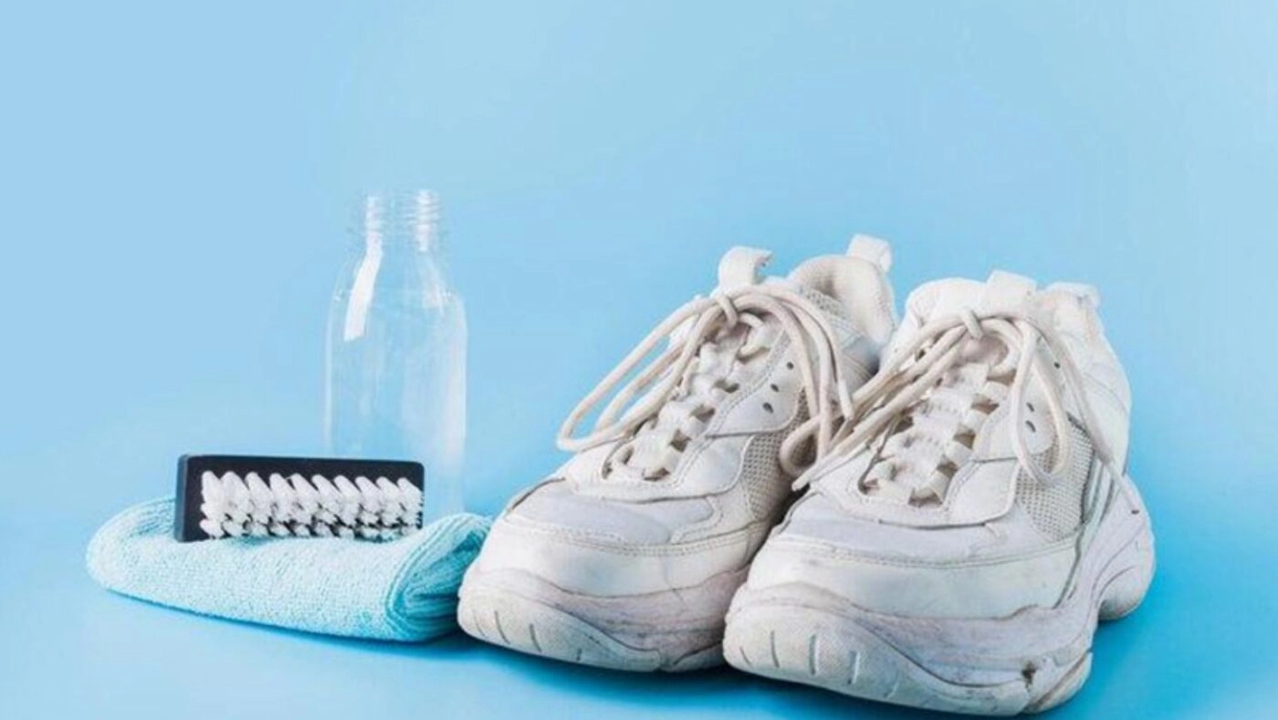 Sử dụng cồn hoặc rượu để tẩy vết bẩn