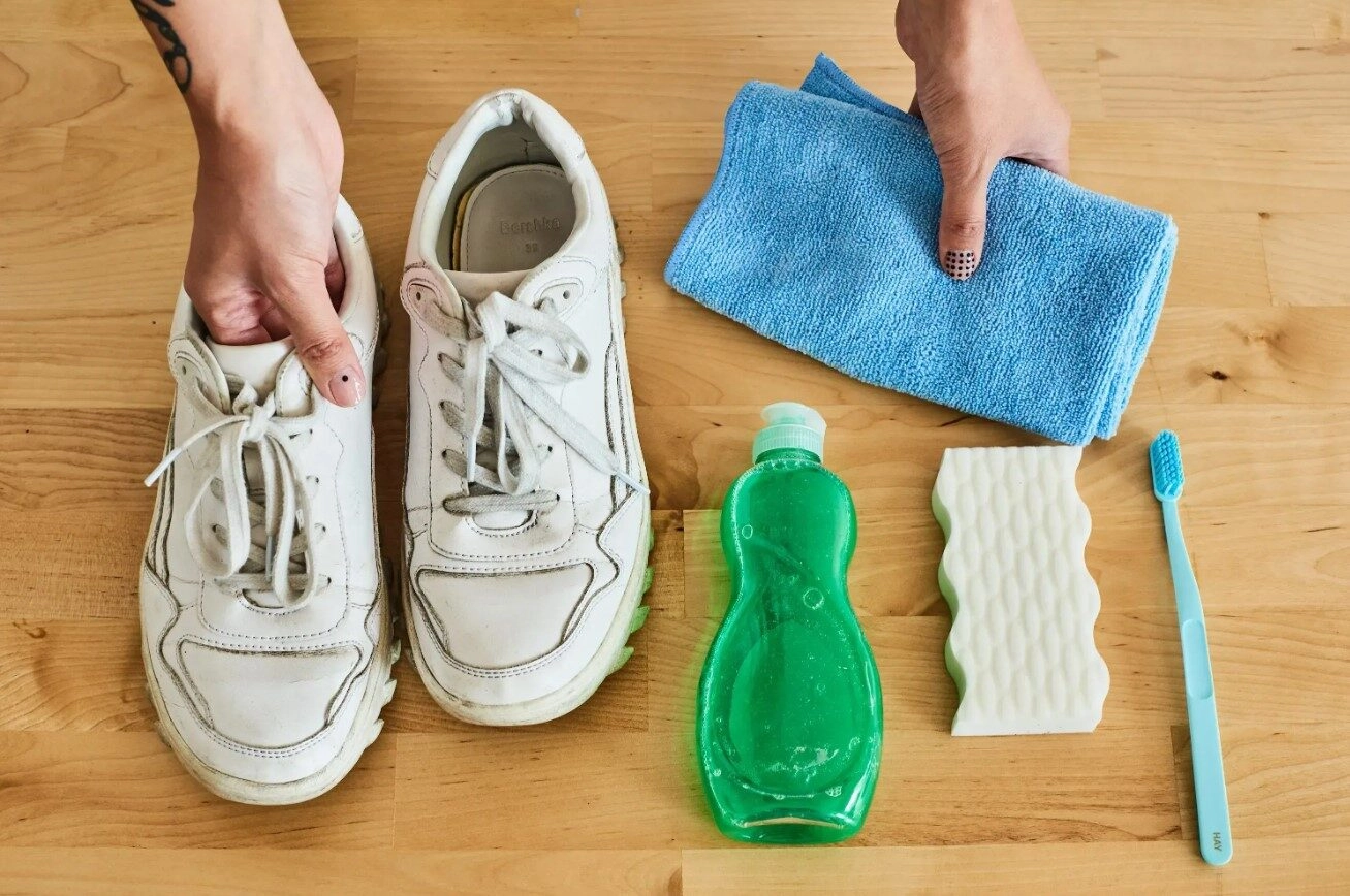 Tại sao cần vệ sinh giày sneaker định kỳ?