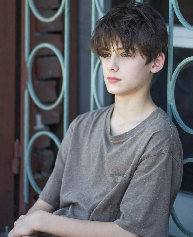 Hình ảnh nam sinh cấp 3 lạnh lùng