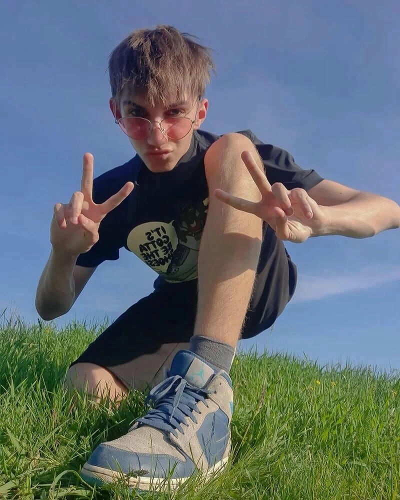 Ảnh anime nam mặc áo đá bóng