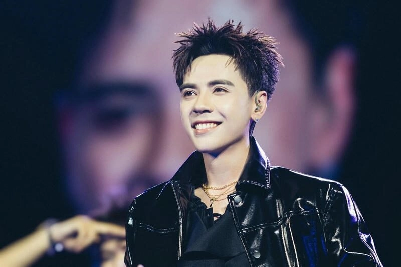 Ảnh nam thần Việt Nam với nụ cười ấm áp 