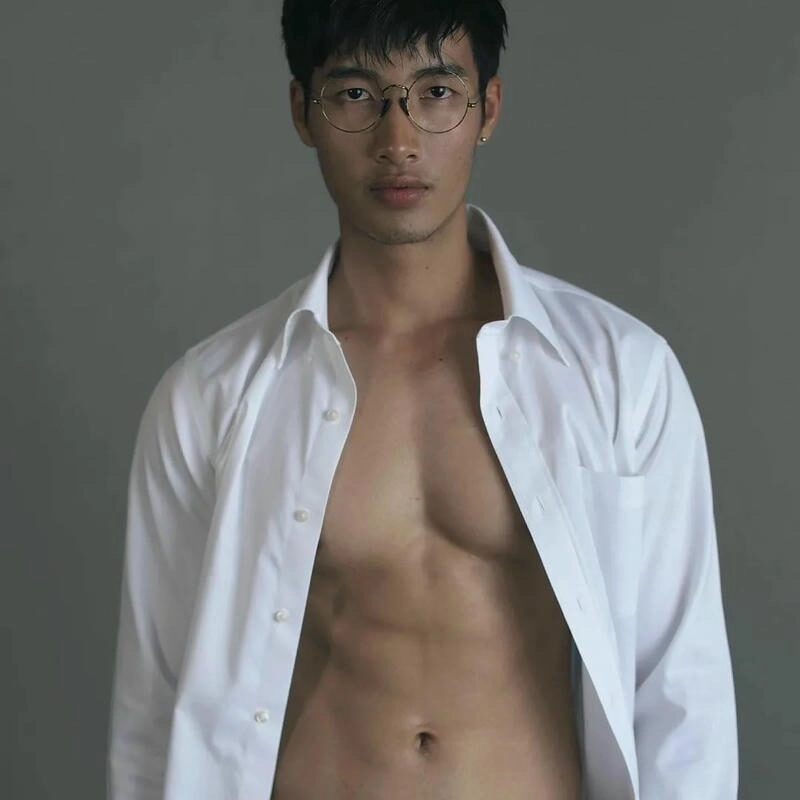 Nam FL trong không gian ngoài trời thoáng đãng 