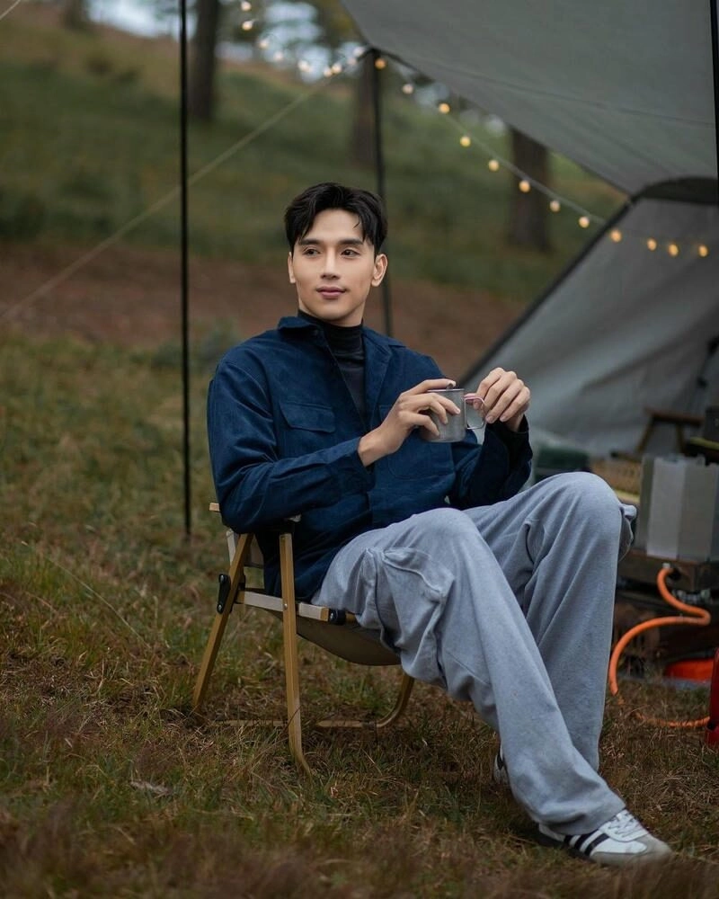 Nam FL với ánh mắt trầm tư