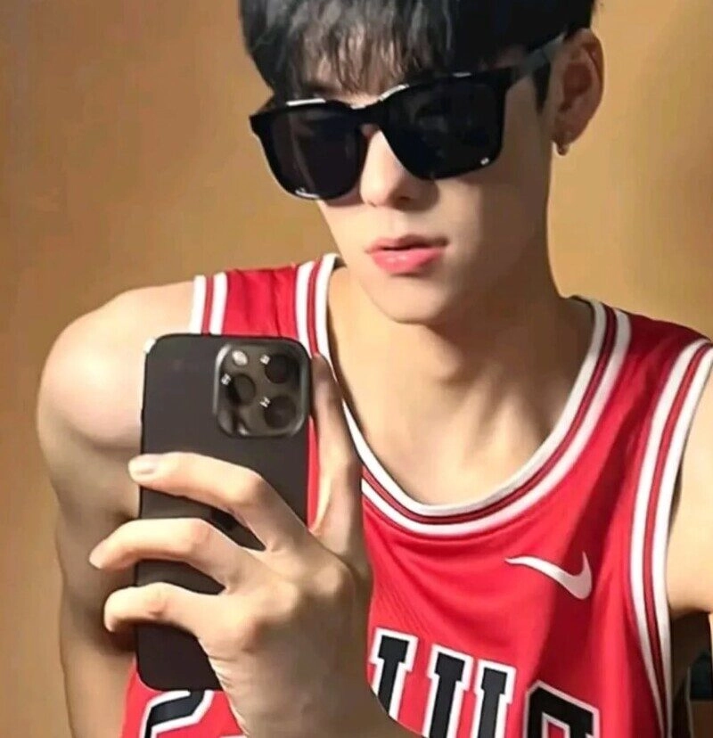 ảnh trai đẹp 6 múi che mặt