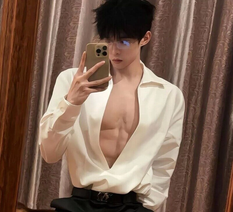 ảnh trai đẹp 6 múi che mặt