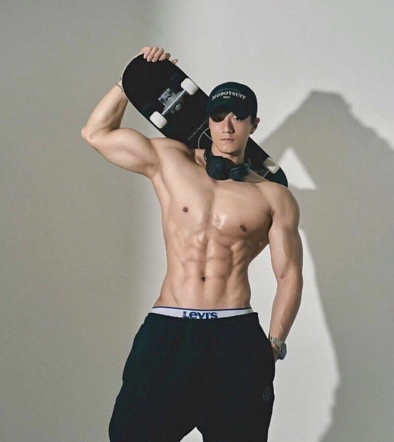 ảnh trai 6 múi che mặt