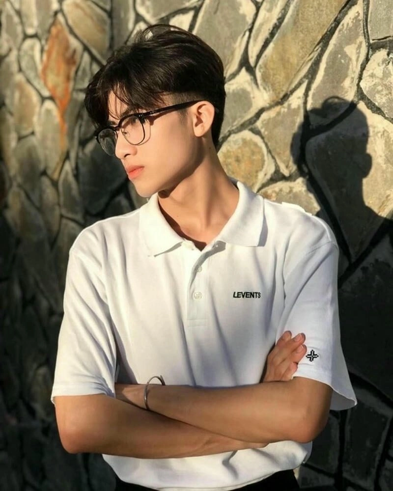 Ảnh nam chụp góc nghiêng làm nổi bật