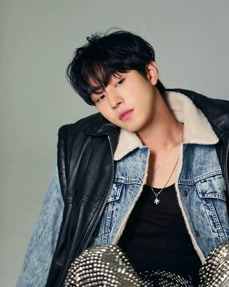 Ảnh nam góc nghiêng thu hút nhờ sự tự tin