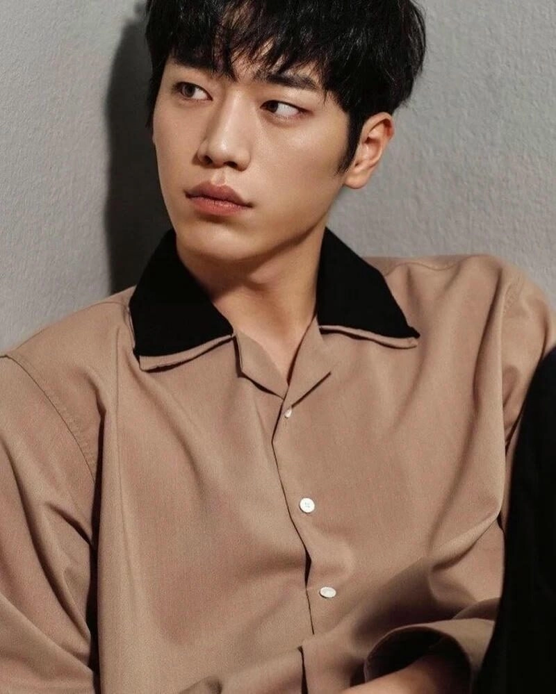 Ảnh anime nam góc nghiêng mang nét đẹp nhẹ nhàng