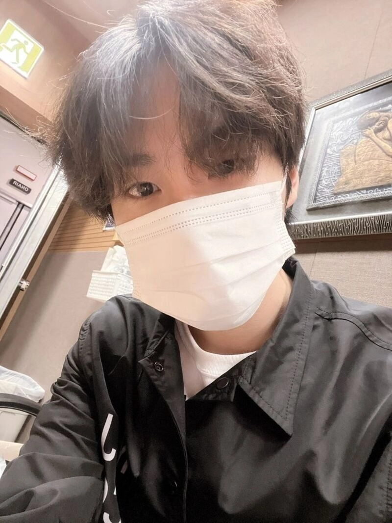 trai đẹp đeo khẩu trang