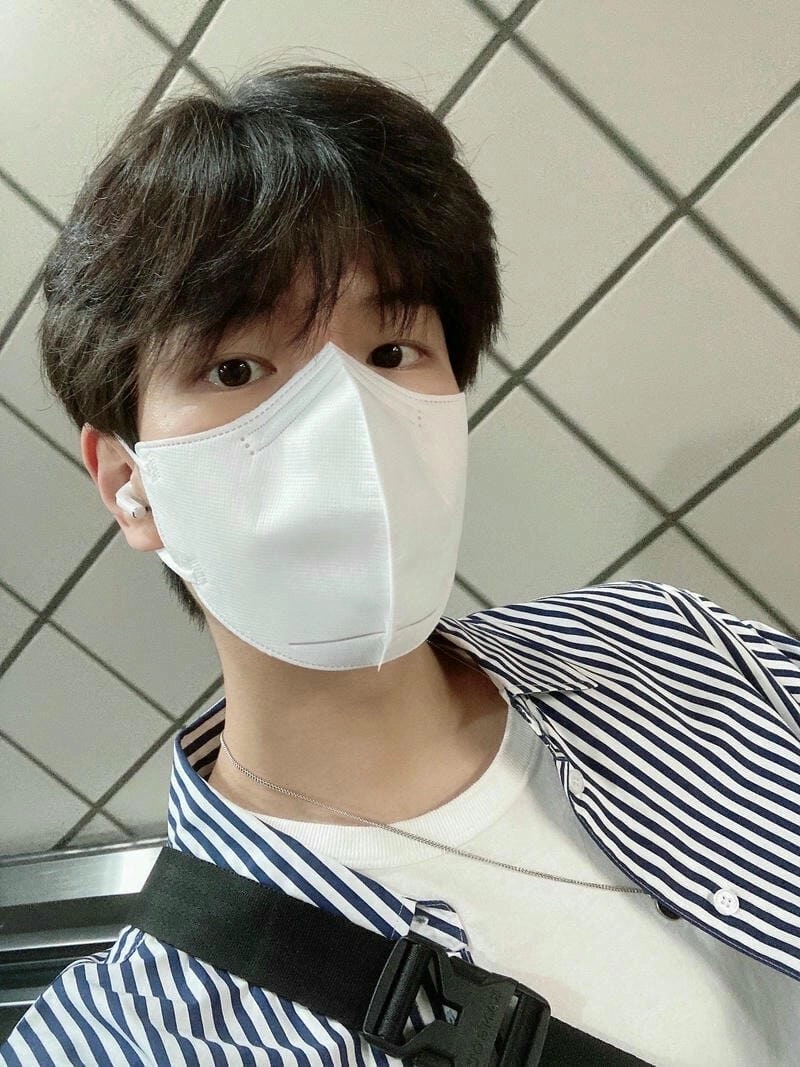 Ảnh trai đẹp 2K5 che mặt