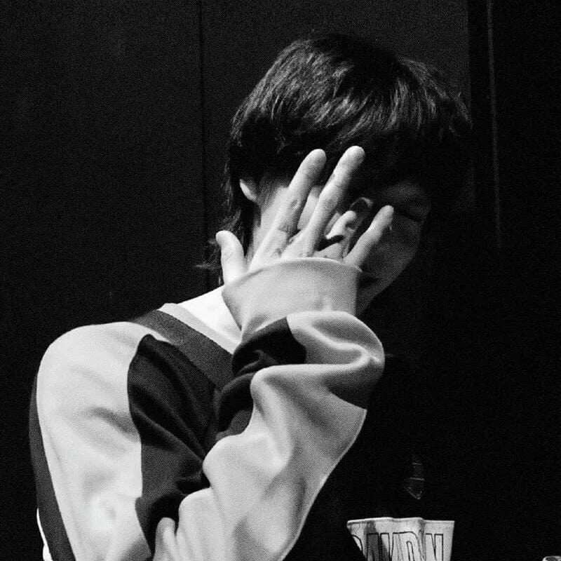 Ảnh trai đẹp 2005 che mặt với phong cách bí ẩn