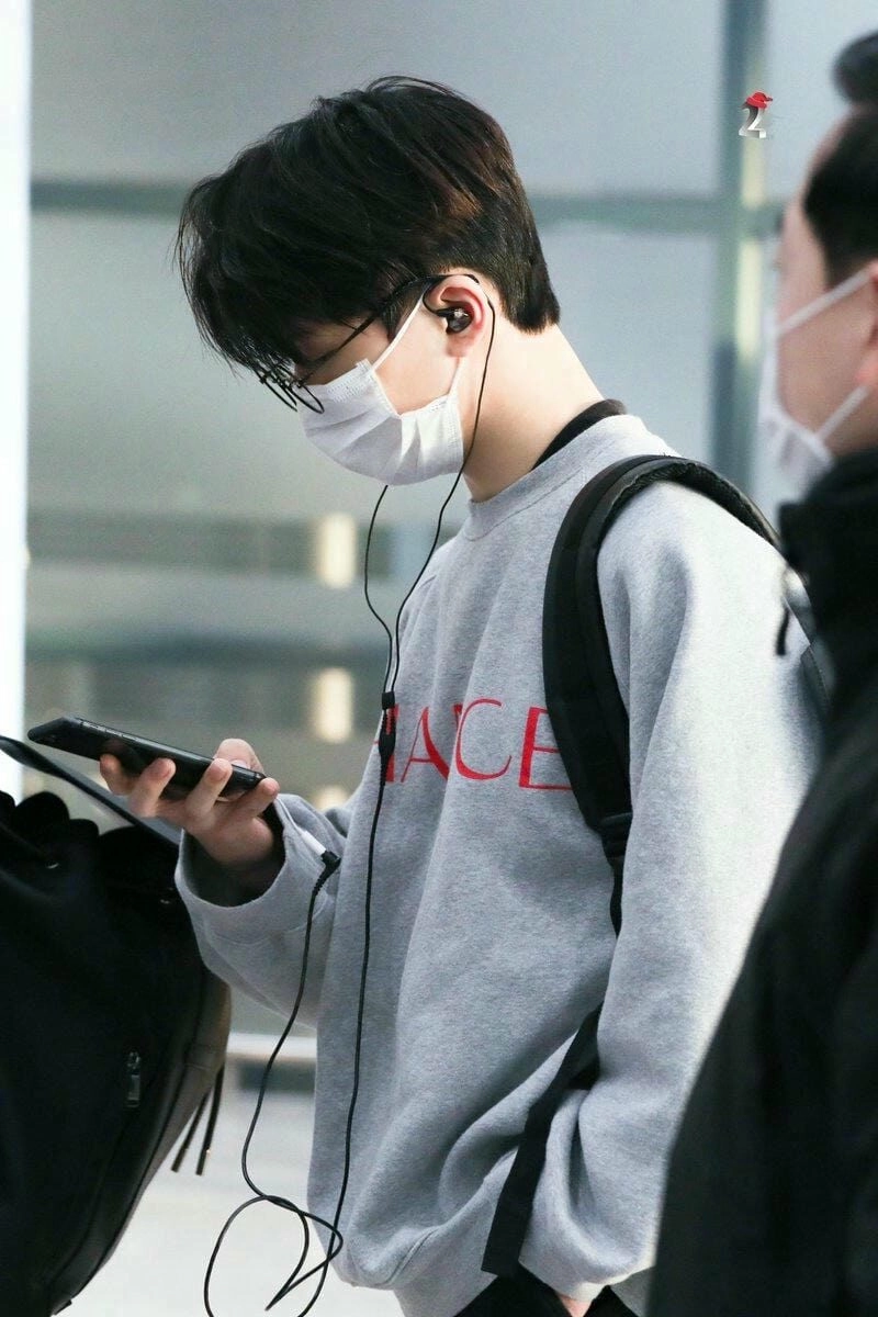 Ảnh trai đẹp 2K6 đeo khẩu trang