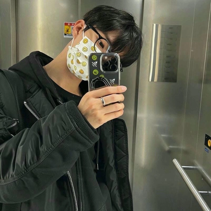 Ảnh trai đẹp 2K6 che mặt