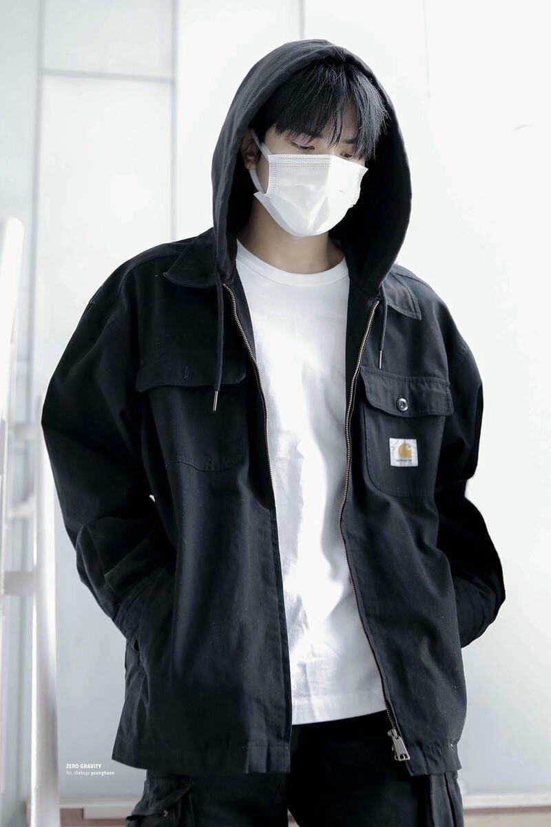 Ảnh trai đẹp 2K6 che mặt với phong cách hiện đại