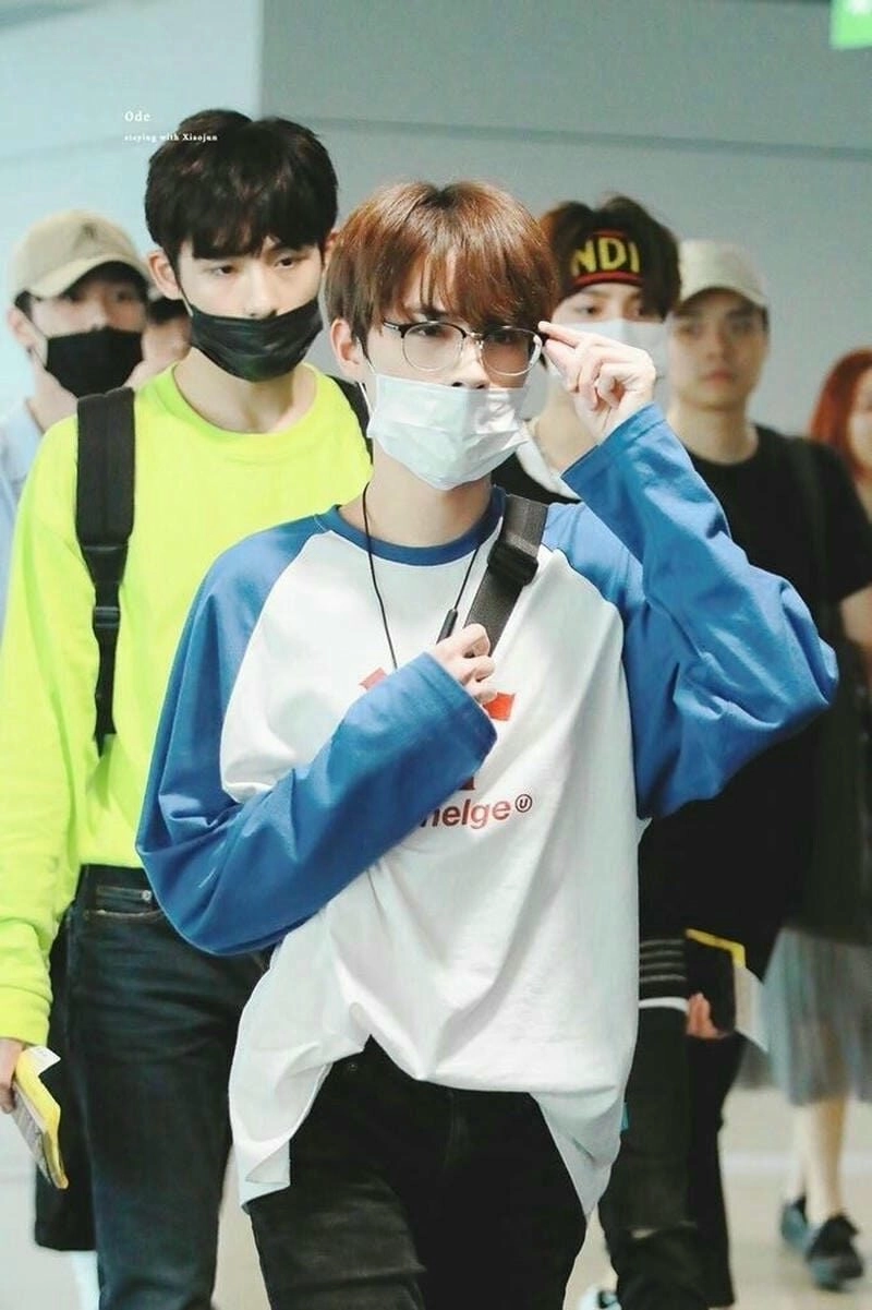 Ảnh trai đẹp che mặt 2K6 với phong thái tự