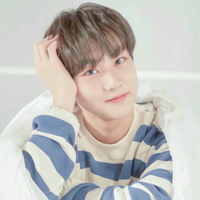 Ảnh trai đẹp 2K6 tóc 2 mái