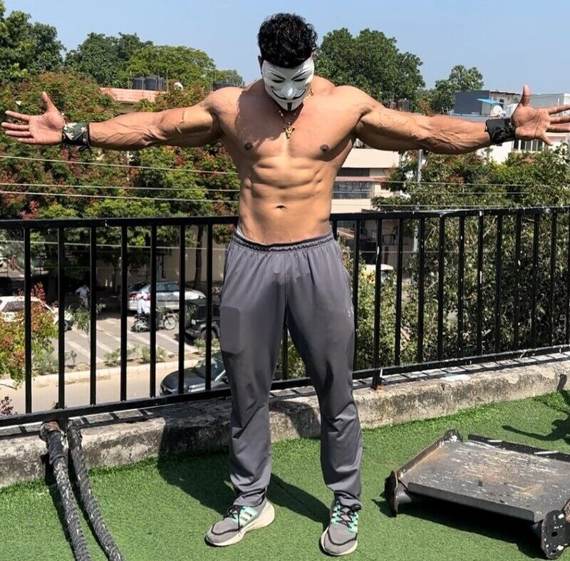 ảnh trai đẹp 6 múi che mặt