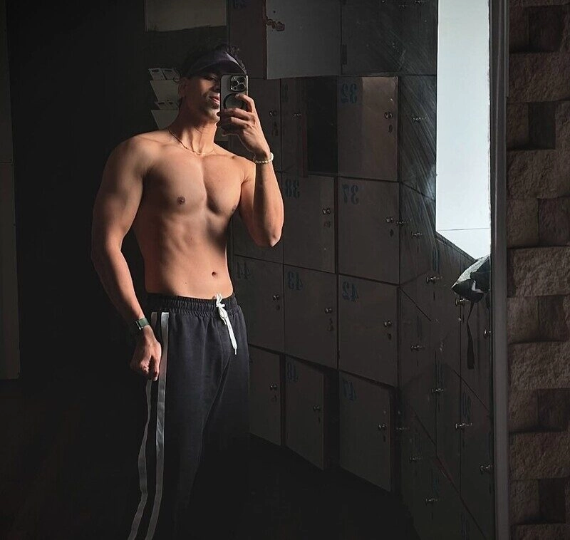 ảnh trai đẹp 6 múi che mặt