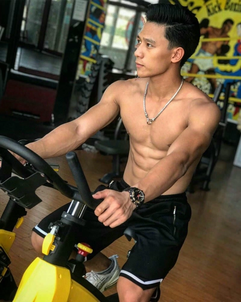 Ảnh trai 8 múi thể hiện sự năng động